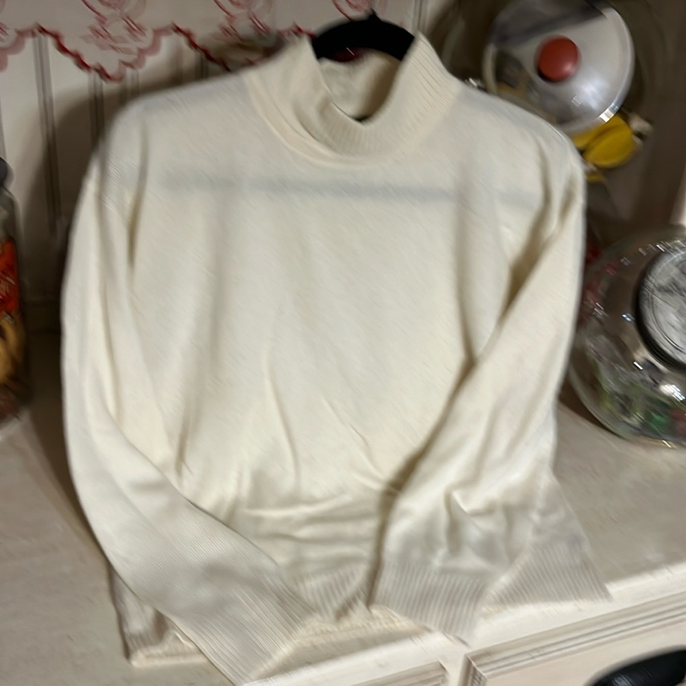 High neck cream 100% cashmere casual corner